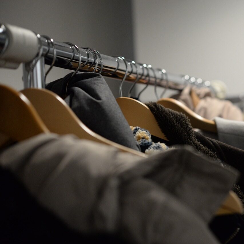 俺マジで信じらんないんだけど、世の中の人はダウンジャケットを1万円以下で買うのが普通らしいんだよ