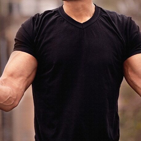 お前らってTシャツに1万円出せる？