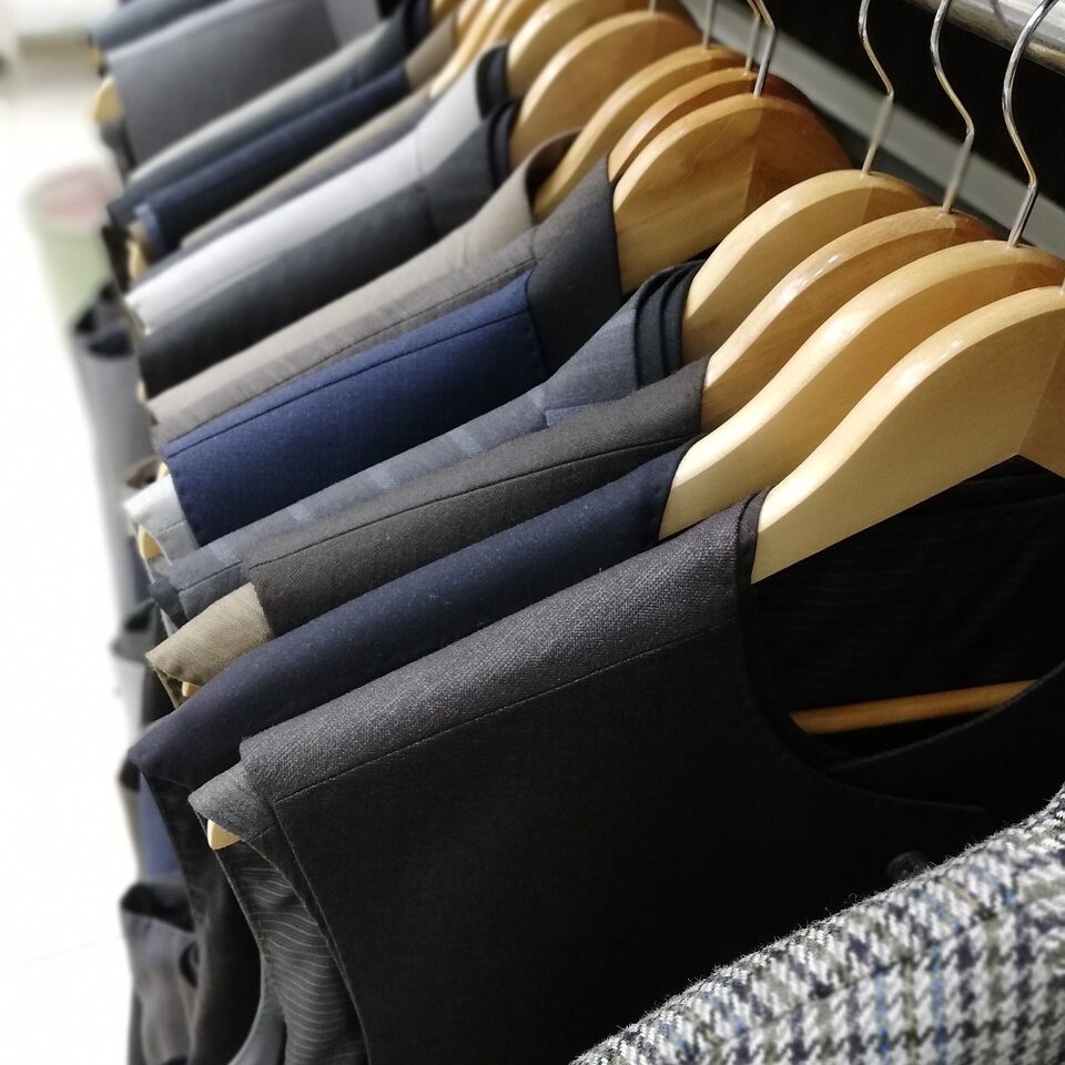 スーツ急に必要になったんだけど洋服の青山でいいか？