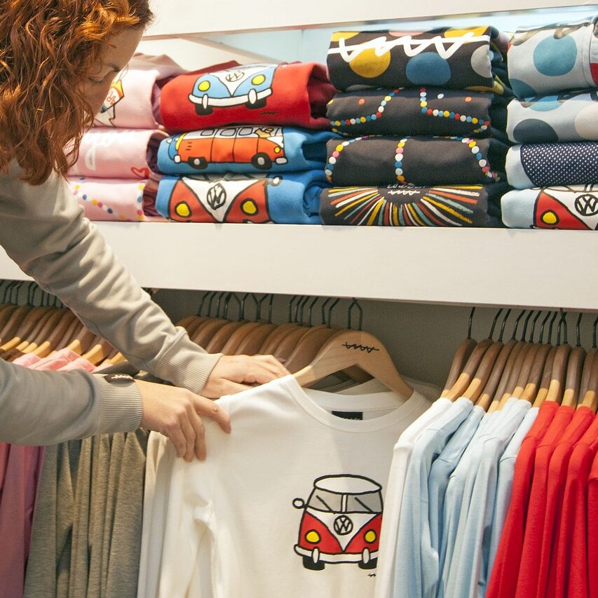 (´・ω・`)テーシャツっていくらぐらいが適正値段なのかよくわからない