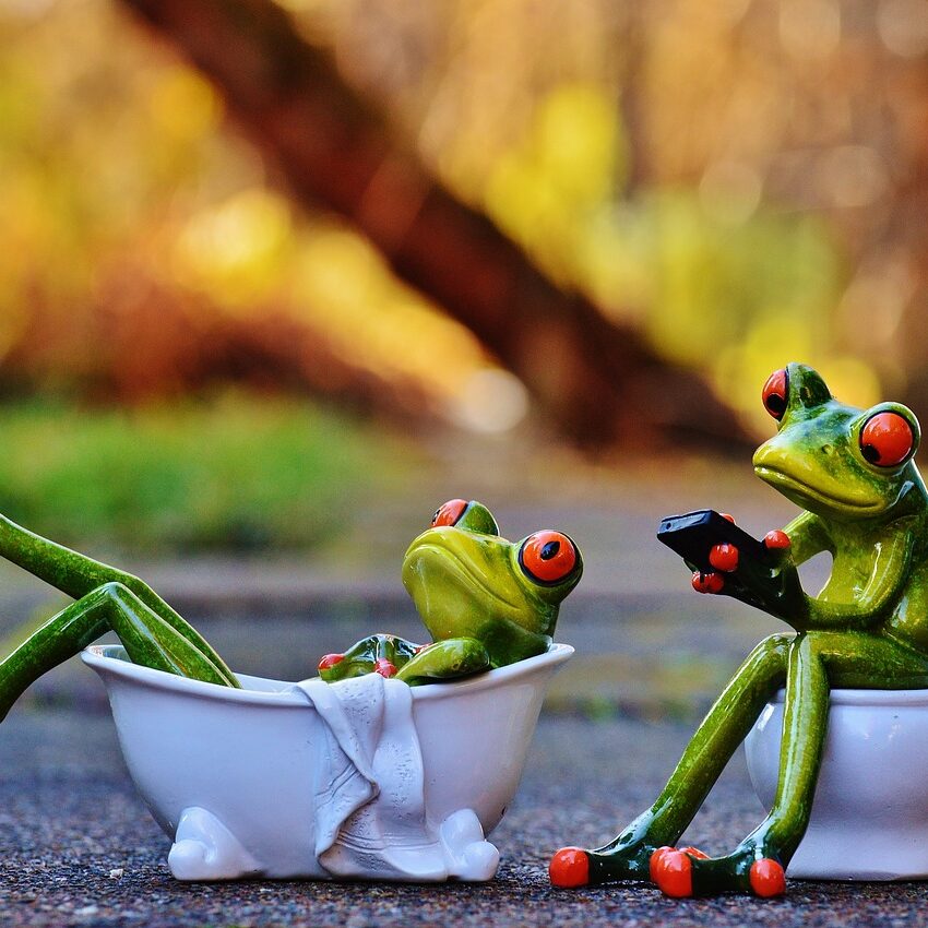 【悲報】ネット「パーカー着てるおじさん、ダサいw」 じゃあ何着れば良いんだい？