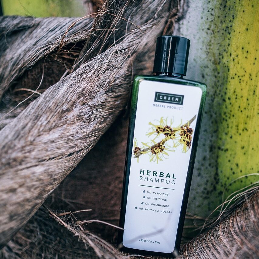 謎の勢力「男も眉毛剃れ！化粧水乳液はつけろ！コンタクトにしろ！」←これ