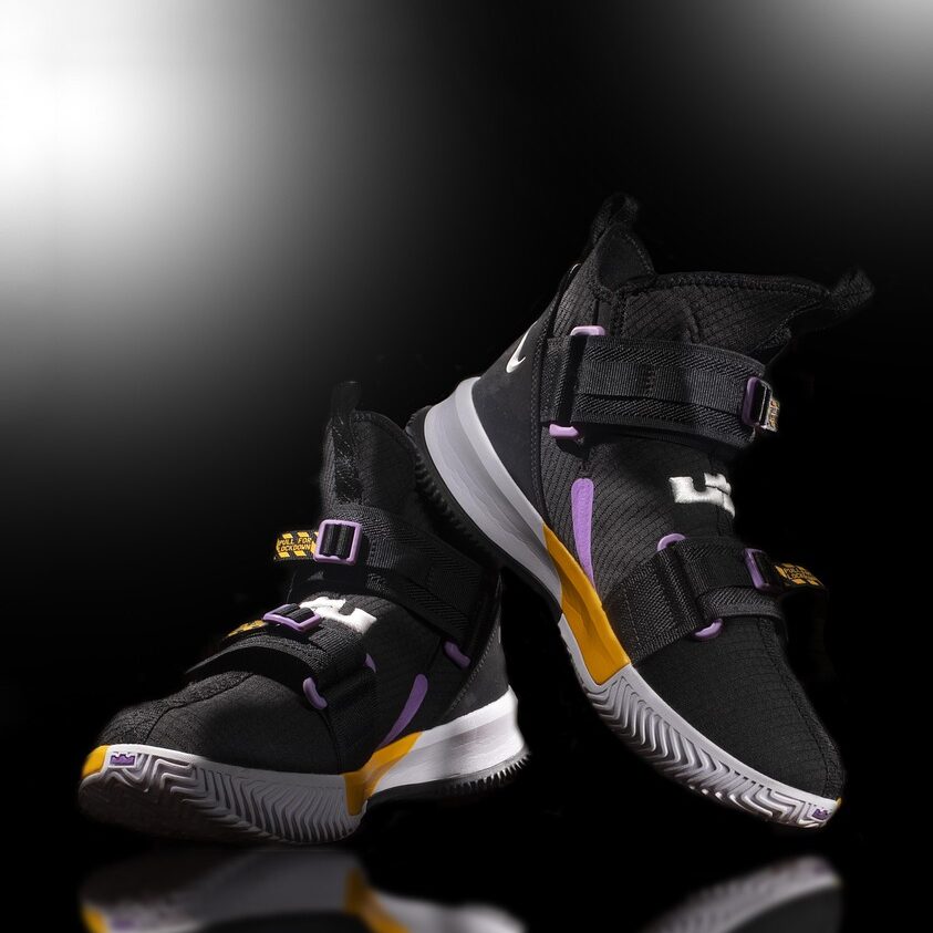 10万とかする靴履いてる若者wwwwwwwwwww..