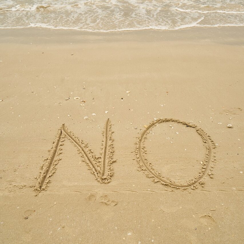 スタイリスト「40代で身に着けるとNGなものはパーカー、カーゴパンツ、ジーンズ、NewBalanceの靴」