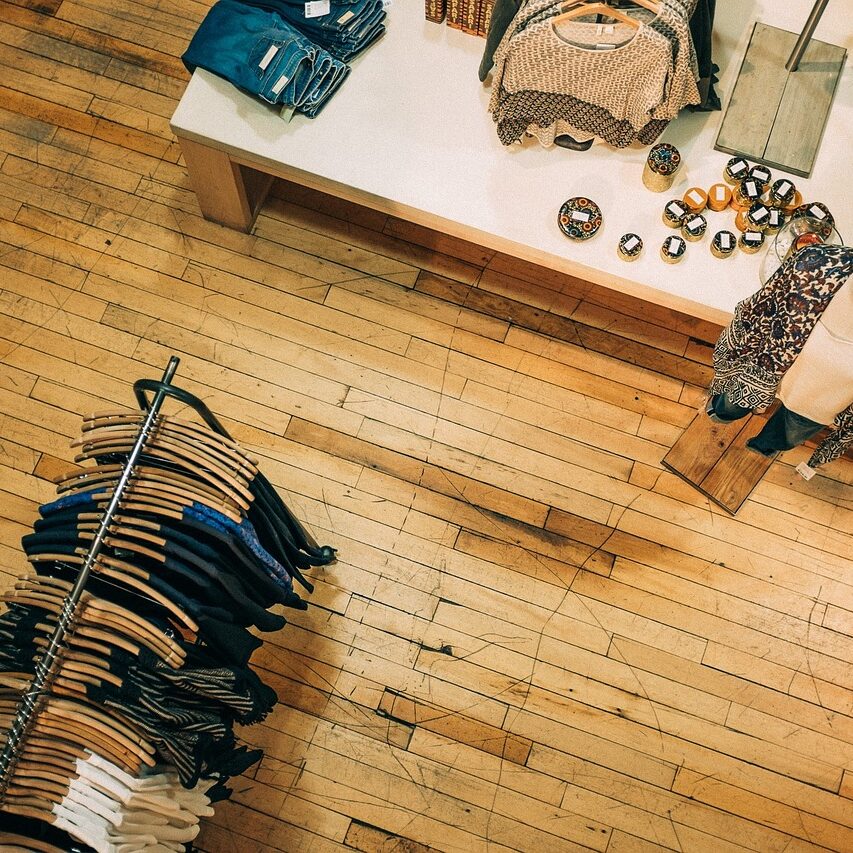 オタク「服なんて1000円でいい靴なんて2000千円でいい！」ワイ「うわぁ……」