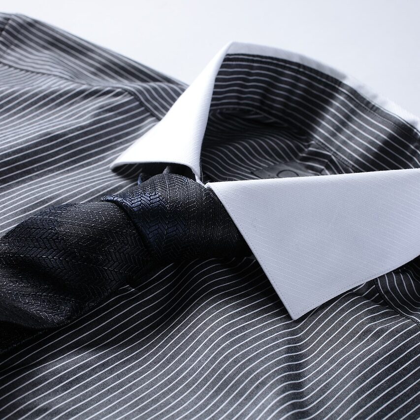 【悲報】柄付きのワイシャツにこういう靴を履いてるサラリーマンはダサい扱いされるらしい…。お前らも気をつけろ