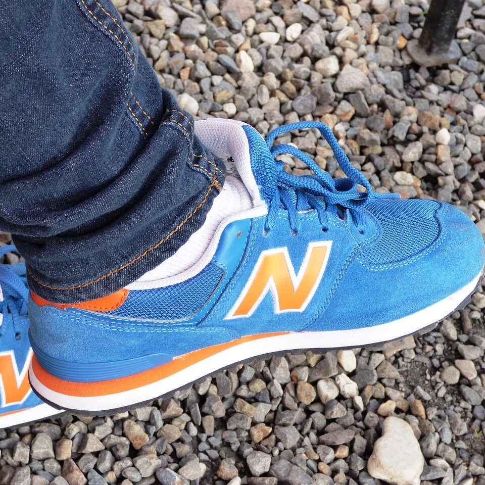 最近ニューバランスの靴が流行ってるけど普通にダサくない？